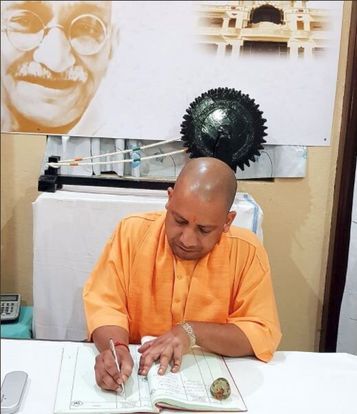 देश सदैव राष्ट्रपिता महात्मा गांधी के दिखाए रास्ते पर चल कर ही प्रगति कर सकता है : योगी आदित्यनाथ