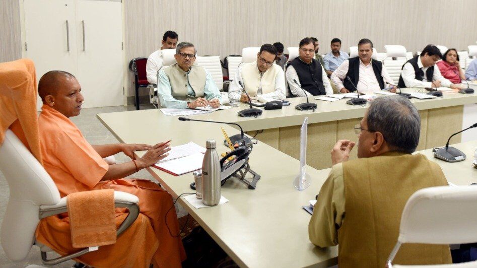 यूपी में लाॅक डाउन ज़िलों की संख्या बढ़ी,सीएम ने सख्त कार्रवाई करने के दिए निर्देश यूपी में लाॅक डाउन ज़िलों की संख्या बढ़ी,सीएम ने सख्त कार्रवाई करने के दिए निर्देश
