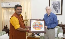 उ0प्र0 के राज्य मंत्री सूचना एवं युवा कल्याण डा0 नीलकंठ तिवारी ने केरल के राज्यपाल एवं मुख्यमंत्री को कुम्भ के लिए किया आमंत्रित