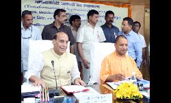 योगी और राजनाथ करेंगे बूथ अध्यक्षों से चुनाव पर चर्चा योगी और राजनाथ करेंगे बूथ अध्यक्षों से चुनाव पर चर्चा