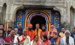 उत्तराखण्ड राज्यपाल और मुख्यमंत्री ने केदारधाम मंदिर के दर्शन कर स्वामी विवेकानन्द धमार्थ चिकित्सालय का लोकार्पण किया