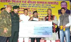 मुख्यमंत्री त्रिवेन्द्र सिंह रावत ने गढ़वाल के युद्ध पदकों से अलंकृत पूर्व सैनिकों एवं वीर नारियों के सम्मान समारोह में प्रतिभाग किया