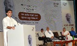 महात्मा गांधी ने अच्छाई के हर मार्ग पर चलकर जीने की राह दिखाई : सचिन पायलट महात्मा गांधी ने अच्छाई के हर मार्ग पर चलकर जीने की राह दिखाई : सचिन पायलट