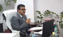 लाॅक डाउन की स्थिति में औद्योगिक इकाइयों से मज़दूरों के वेतन भुगतान कराया जा रहा है : नवनीत सहगल लाॅक डाउन की स्थिति में औद्योगिक इकाइयों से मज़दूरों के वेतन भुगतान कराया जा रहा है : नवनीत सहगल