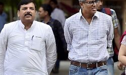 आम आदमी पार्टी ने पुलिस कौ सौंपे मारपीट की घटना के सुबूत, दोषियों के ख़िलाफ़ सख्त कार्रवाई की मांग