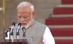 दूसरी बार देश के प्रधानमंत्री बने नरेंद्र मोदी , जानिये उनकी कैबिनेट में है कौन मंत्री दूसरी बार देश के प्रधानमंत्री बने नरेंद्र मोदी , जानिये उनकी कैबिनेट में है कौन मंत्री