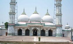 मस्जिदों में सोशल डिस्टेंसिंग के तहत एक बार में 5 लोग पढ़ रहे नमाज- मौलाना जैनुल मस्जिदों में सोशल डिस्टेंसिंग के तहत एक बार में 5 लोग पढ़ रहे नमाज- मौलाना जैनुल