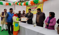 शामली के परिषदीय विद्यालयों मे कार्यरत् रसोईयों को किया पुरस्कृत