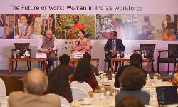 महिलाओं को शक्ति सम्‍पन्‍न बनाने से समाज शक्ति सम्‍पन्‍न बनता है : स्मृति  ईरानी