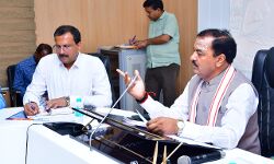 निर्धारित समय सीमा के अन्दर पूरे किये जाये निर्माण कार्य - केशव प्रसाद मौर्य