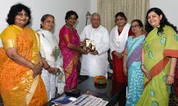 राष्ट्रीय महिला जनप्रतिनिधि मंडल ने राज्यपाल कलराज मिश्र से महिला सशक्तीकरण पर चर्चा की राष्ट्रीय महिला जनप्रतिनिधि मंडल ने राज्यपाल कलराज मिश्र से महिला सशक्तीकरण पर चर्चा की