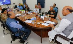 रक्षा मंत्री ने सशस्त्र बलों, रक्षा सार्वजनिक उपक्रमों को सतर्क रहने का किया आग्रह रक्षा मंत्री ने सशस्त्र बलों, रक्षा सार्वजनिक उपक्रमों को सतर्क रहने का किया आग्रह