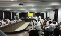 जिलाधिकारी द्वारा किसानों की समस्याओं को प्रमुखता के आधार पर निस्तारण करने के निर्देश