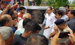 गन्ना विकास मंत्री सुरेश राणा ने थानाभवन के भनेड़ाउद्दा में राजकीय इण्टर कॉलेज का शिलान्यास किया