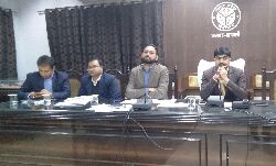 नगर के अंदर नियमित रूप से साफ सफाई हो इसका विशेष रूप से ध्यान रखा जाए : डीएम