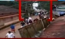 सीपीएम रैली पर हुए बम हमले में पांच कार्यकर्ताओं सहित चार पुलिसकर्मी  घायल