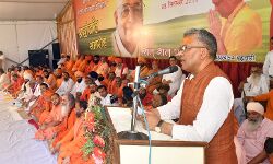 मुख्यमंत्री ने  देवेन्द्र स्वरूप ब्रम्हचारी महाराज की 15वीं पुण्यतिथि पर आयोजित श्रद्धांजलि सभा में भाग लिया