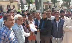 कांग्रेसियों ने चलाया किसान जन जागरण अभियान कांग्रेसियों ने चलाया किसान जन जागरण अभियान