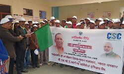 शामली डीएम द्वारा सातवीं आर्थिक गणना हेतु निर्धारित टीम को हरी झंडी दिखाकर शुभारंभ किया