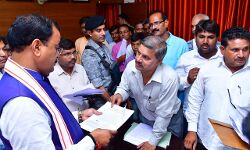 जनता की समस्याओं का किया जाए त्वरित गति से निदान - केशव प्रसाद मौर्य जनता की समस्याओं का किया जाए त्वरित गति से निदान - केशव प्रसाद मौर्य