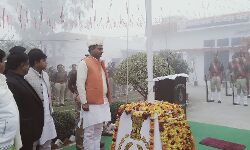 राज्य मंत्री विजय कुमार कश्यप ने शामली पुलिस लाइन में किया ध्वजारोहण