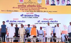 दिव्यांगजन के मन से हीनता हटानी होगी : कलराज मिश्र दिव्यांगजन के मन से हीनता हटानी होगी : कलराज मिश्र