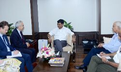 परमाणु एजेंसी के कार्यकारी निदेशक डॉ. फातेह बिरोल ने राज्य मंत्री आर.के. सिंह से भेंट की परमाणु एजेंसी के कार्यकारी निदेशक डॉ. फातेह बिरोल ने राज्य मंत्री आर.के. सिंह से भेंट की