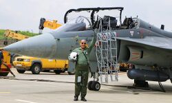 भारतीय वायुसेना को डीएसी ने 83 स्वदेशी तेजस लड़ाकू विमान खरीदने की दी मंजूरी भारतीय वायुसेना को डीएसी ने 83 स्वदेशी तेजस लड़ाकू विमान खरीदने की दी मंजूरी