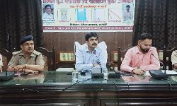 उत्पीड़न के मामलों में प्रभावी कार्रवाई की जाए : जिलाधिकारी अखिलेश सिंह