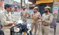 इस दरोगा के दो रूप- मानवता भी और कानून का पालन भी इस दरोगा के दो रूप- मानवता भी और कानून का पालन भी