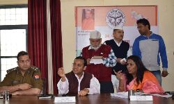 कमिश्नर,डीआईजी एवं डीएम ने खतौली में सम्पूर्ण समाधान दिवस पर सुनी जन समस्याएं कमिश्नर,डीआईजी एवं डीएम ने खतौली में सम्पूर्ण समाधान दिवस पर सुनी जन समस्याएं