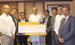 मुख्यमंत्री सहायता कोष में 5 करोड़ का चेक भेंट किया मुख्यमंत्री सहायता कोष में 5 करोड़ का चेक भेंट किया