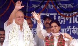 भाजपा हकुमत गरीबी, महंगाई व बेरोजगारी जैसे मुद्दों पर नाकाम साबित हुई:मायावती भाजपा हकुमत गरीबी, महंगाई व बेरोजगारी जैसे मुद्दों पर नाकाम साबित हुई:मायावती