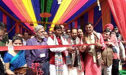 सरकार भारत की हस्तकला शिल्प को अंतर्राष्ट्रीय बाजार उपलब्ध कराने के लिए प्रयासरत हैं : नकवी सरकार भारत की हस्तकला शिल्प को अंतर्राष्ट्रीय बाजार उपलब्ध कराने के लिए प्रयासरत हैं : नकवी