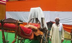 लोगों के आकर्षण का केन्द्र बनी चलन से बाहर दैनिक जरूरतों की पुरानी चीजें