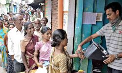 अब तक 5 जनपदों में 12,858 राशन कार्डधारकों से अधिक ने लिया राशनकार्ड पोर्टेबिलिटी का लाभ अब तक 5 जनपदों में 12,858 राशन कार्डधारकों से अधिक ने लिया राशनकार्ड पोर्टेबिलिटी का लाभ