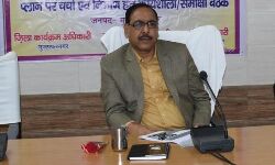 हल-बैल से खेती व गुड उत्पादन को डीएम ने की समीक्षा बैठक