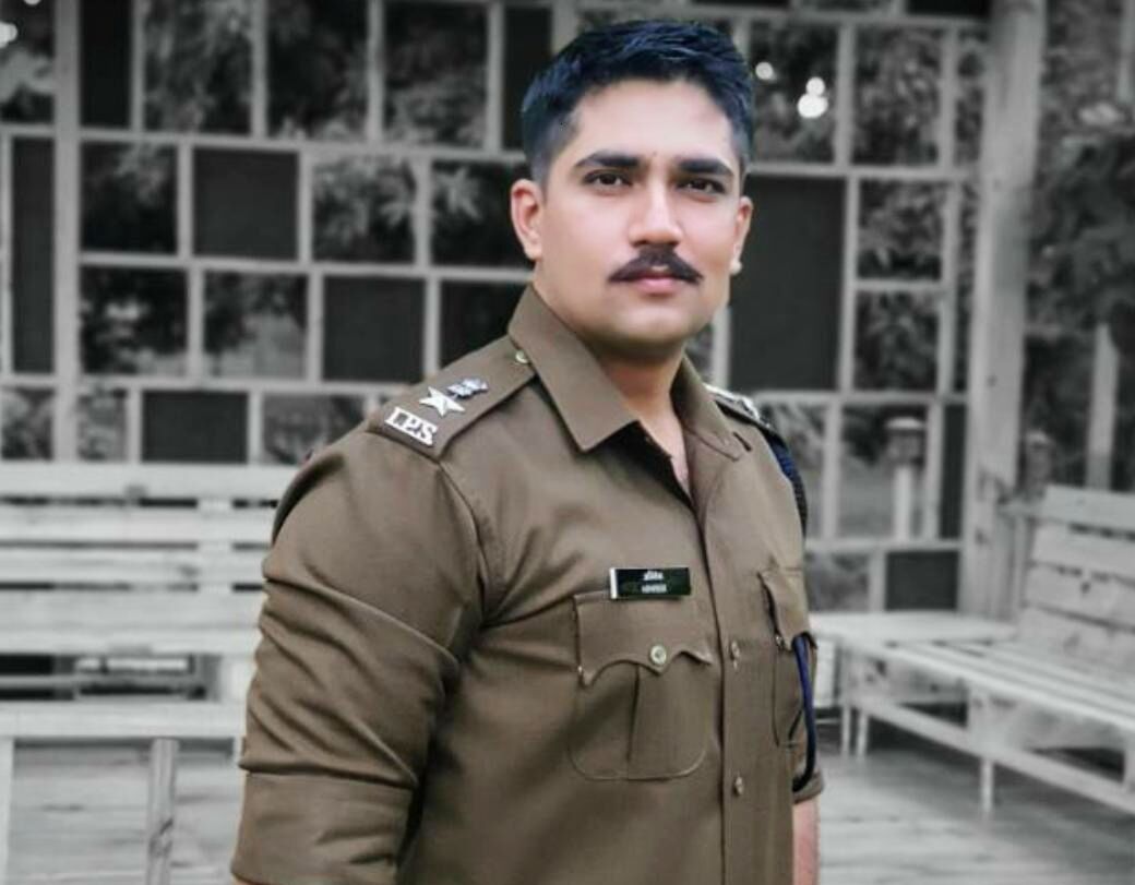 कप्तान अभिषेक की कप्तानी का कमाल- 6 घण्टे मे किया 3 लाख की लूट का खुलासा