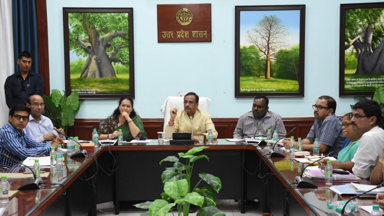 परीक्षा केन्द्र के निर्धारण में किसी भी प्रकार की अनियमितता पाये जाने पर कठोरतम कार्रवाई की जायेगी : उप मुख्यमंत्री