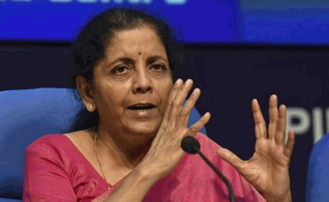वित्त मंत्री निर्मला सीतारमण का बड़ा ऐलानः अब रहेंगे केवल 12 बैंक वित्त मंत्री निर्मला सीतारमण का बड़ा ऐलानः अब रहेंगे केवल 12 बैंक