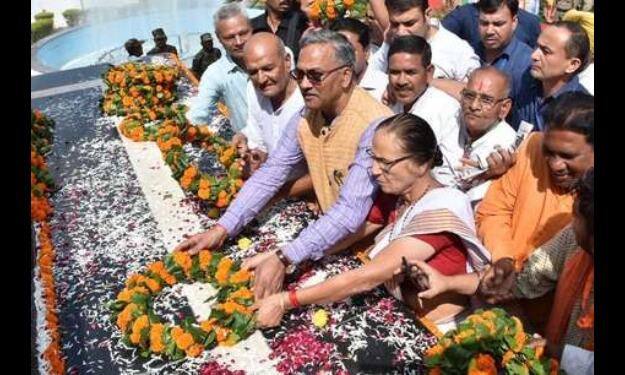 शहीदों के सपनों का राज्य बन रहा उत्तराखंडः त्रिवेन्द्र रावत शहीदों के सपनों का राज्य बन रहा उत्तराखंडः त्रिवेन्द्र रावत